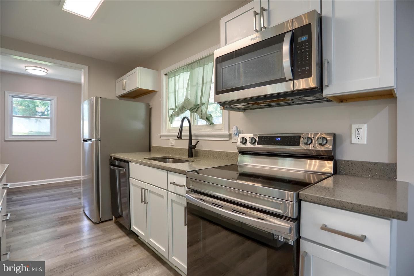 573 Rita Dr photo 11