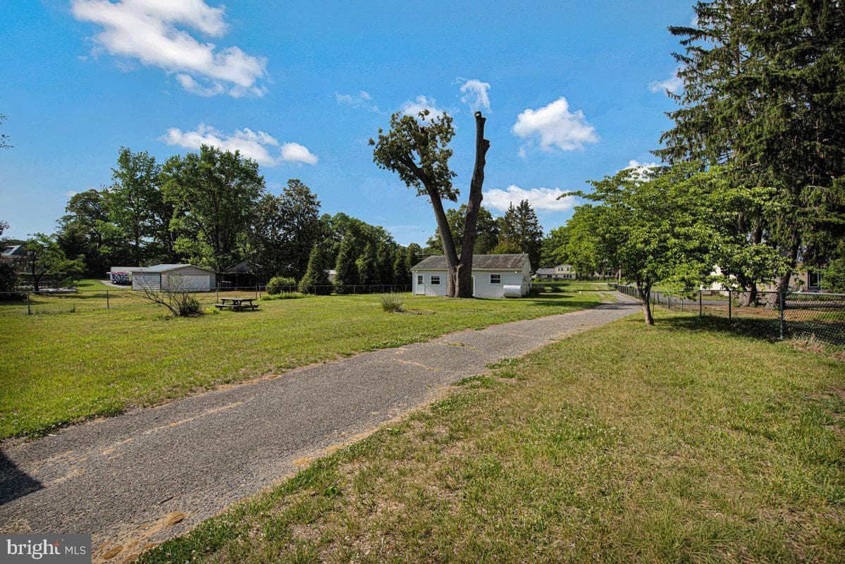 1631 Defense Highway photo 31