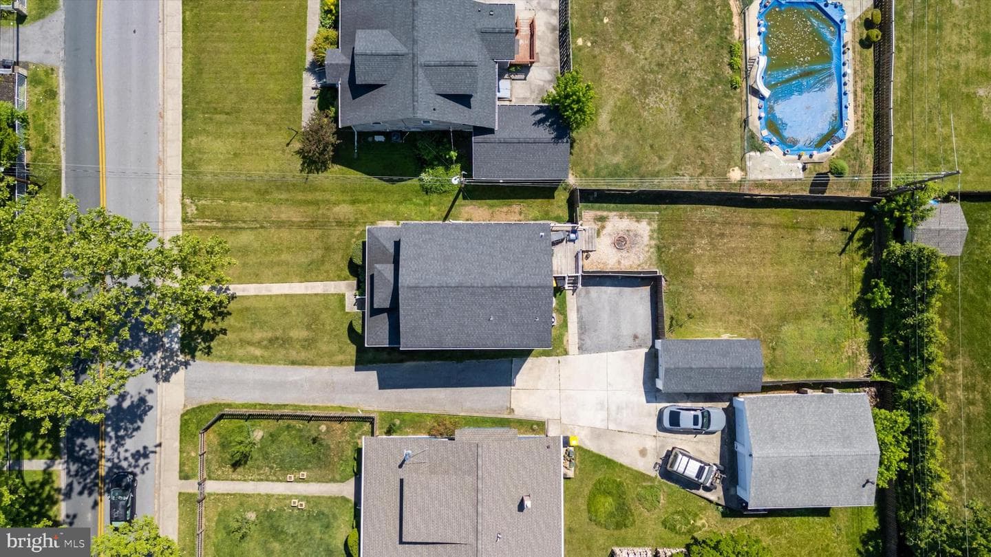 405 W Maple Road photo 56