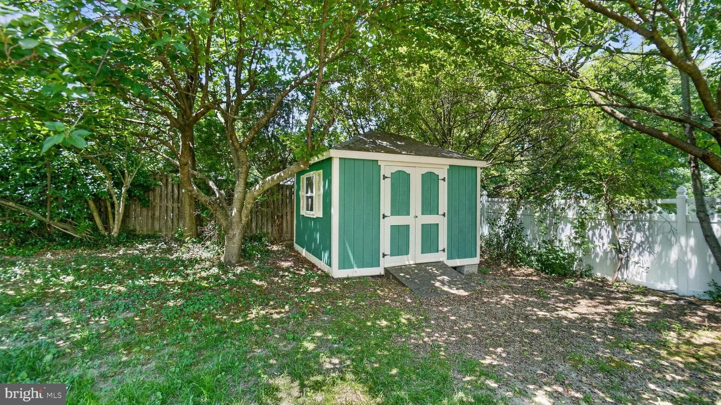 7912 Pepperbox Lane photo 36