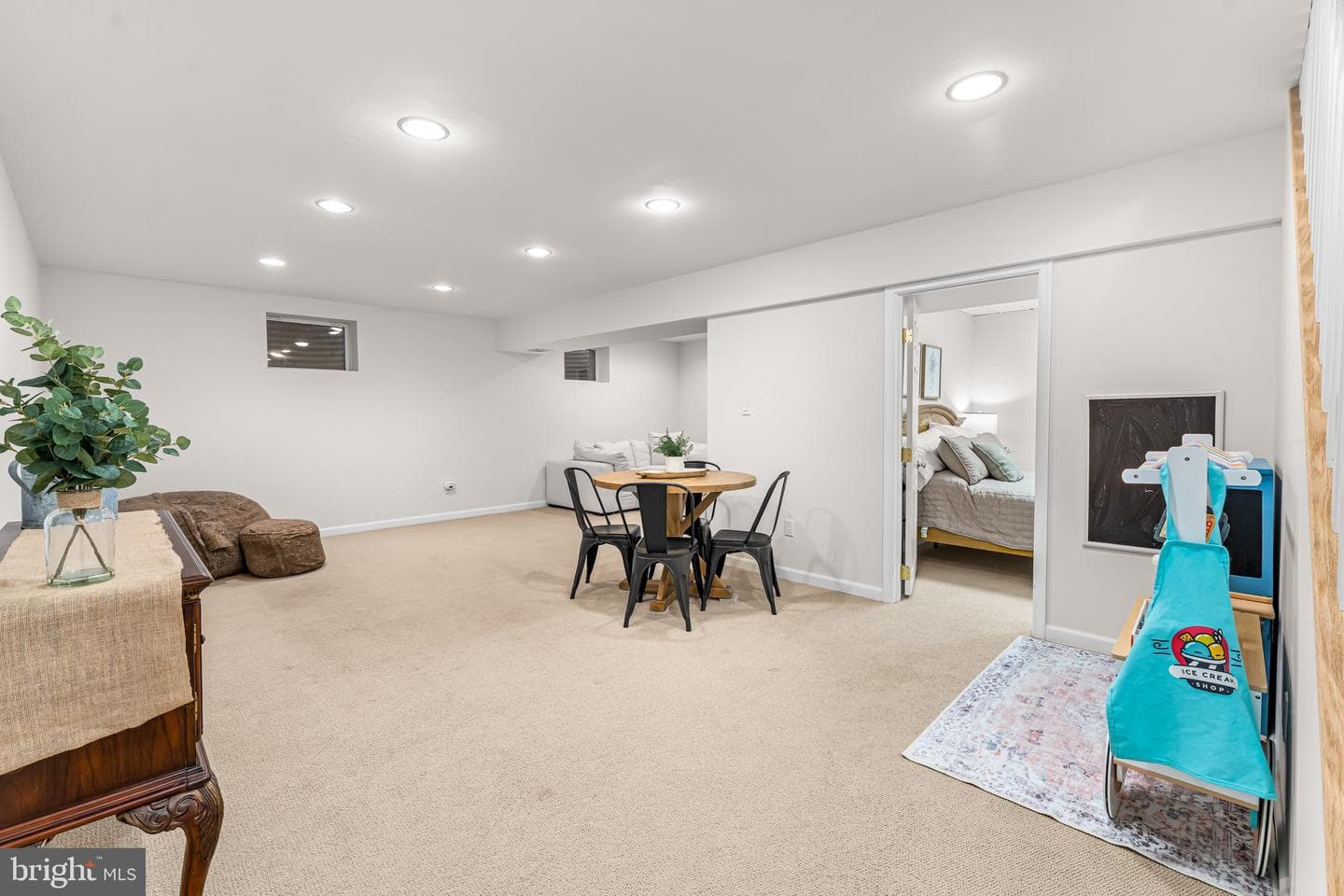 11 Saint Ives Drive photo 33