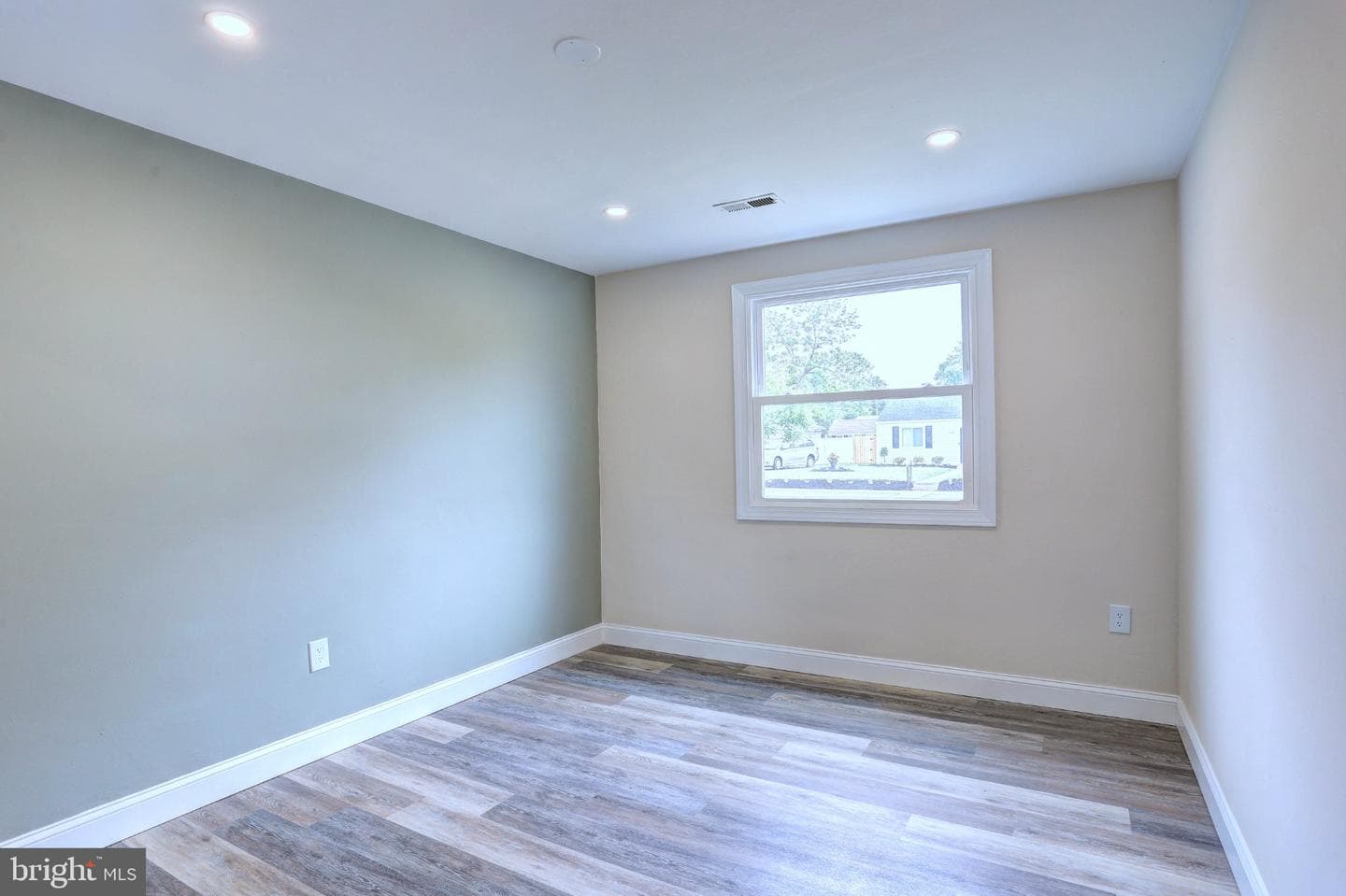 819 Dale Road photo 3