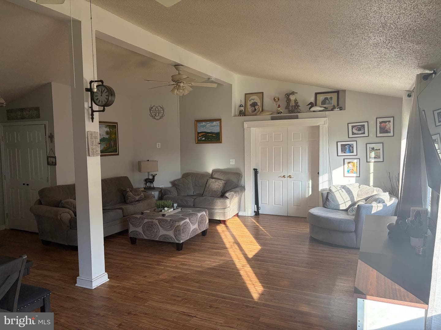 1223 Pine Avenue photo 8