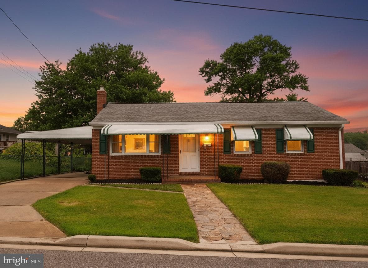 102 Emerson Avenue photo 3