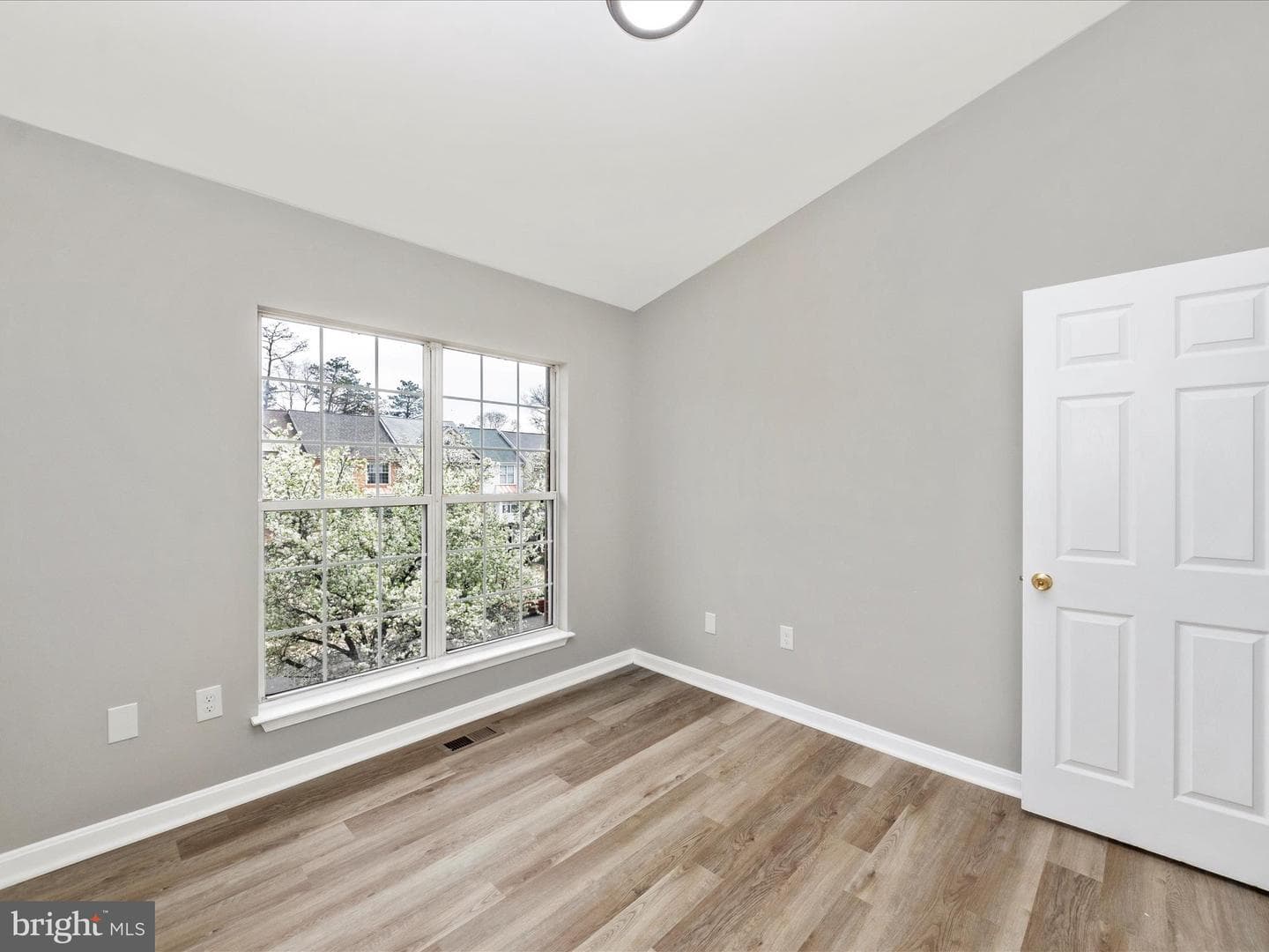 2242 Commissary Circle photo 32