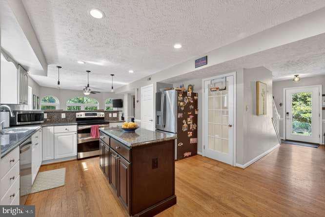 1307 Blackwalnut Court photo 10