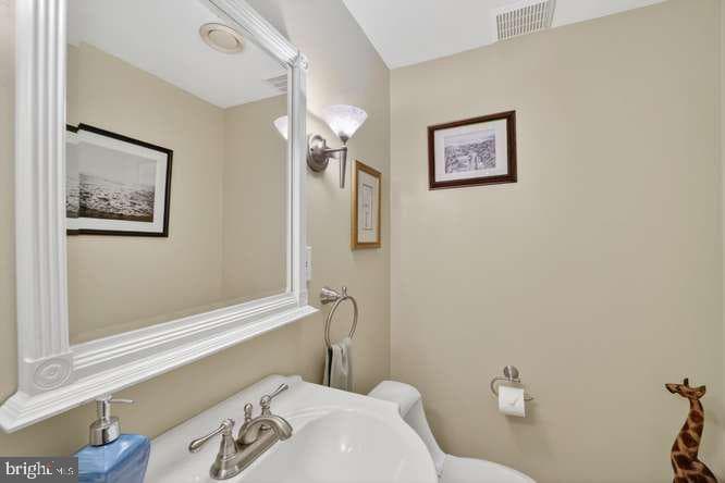 1307 Blackwalnut Court photo 38