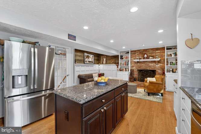 1307 Blackwalnut Court photo 9