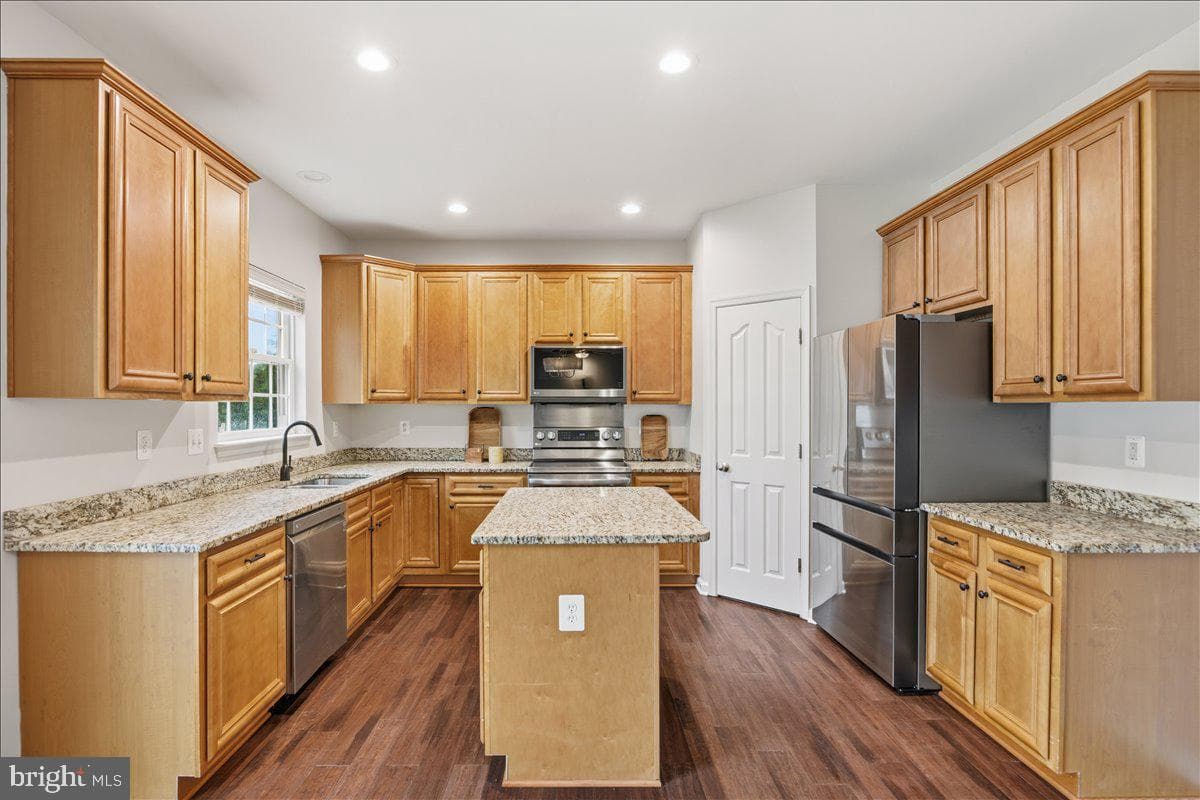 305 Howards Trust Ct photo 12