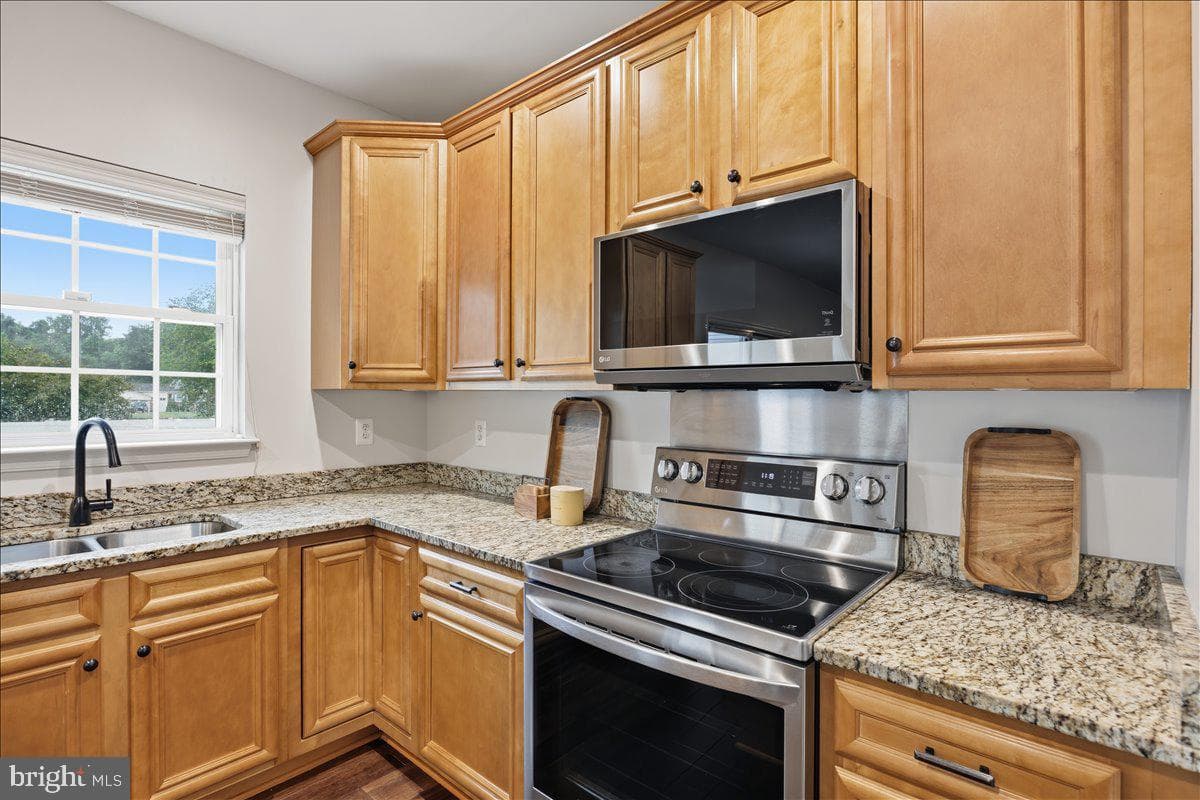 305 Howards Trust Ct photo 15
