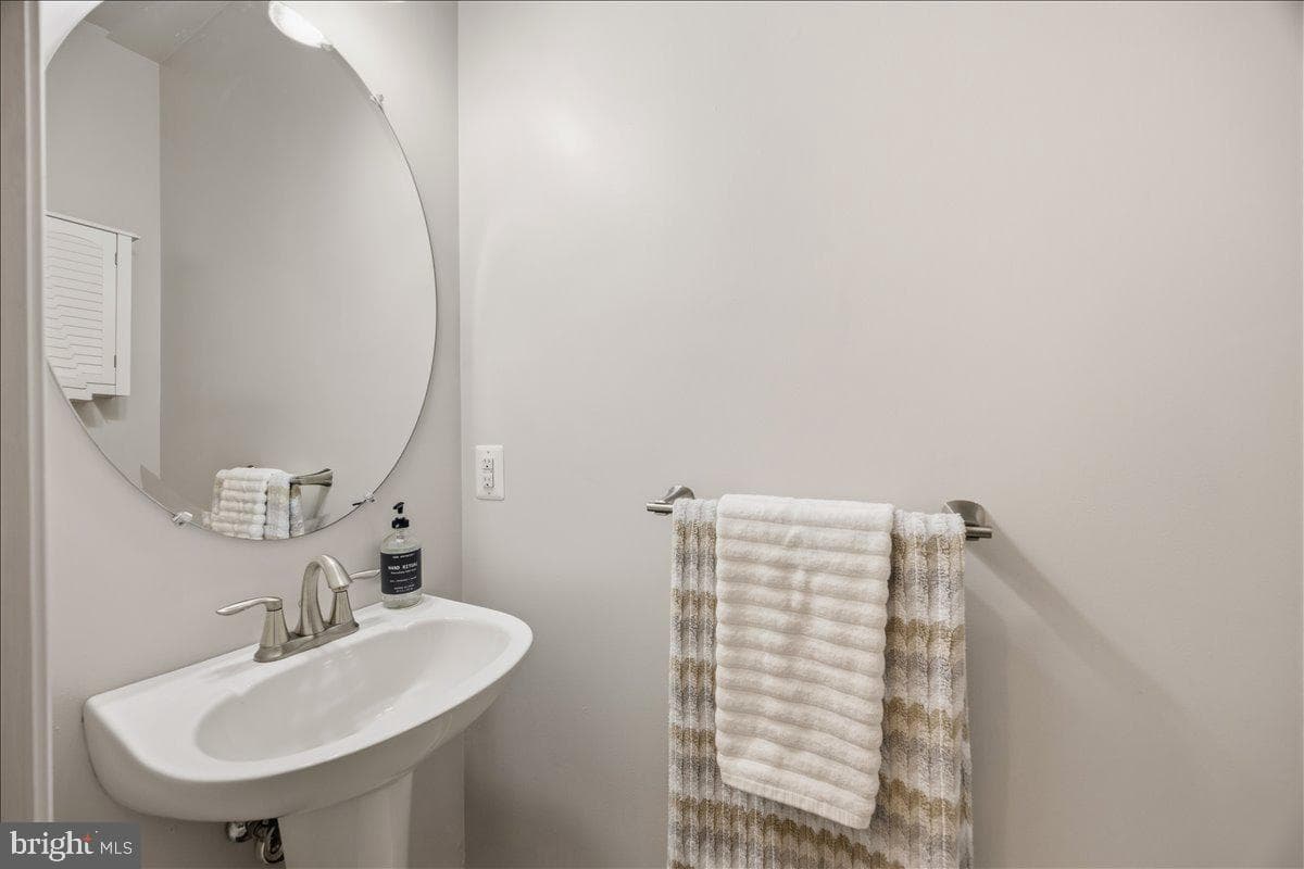 305 Howards Trust Ct photo 23