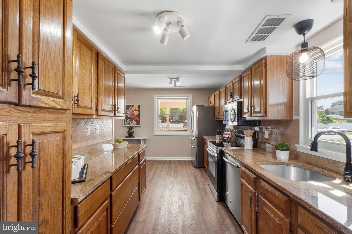 8582 Beacon Point Road photo 5