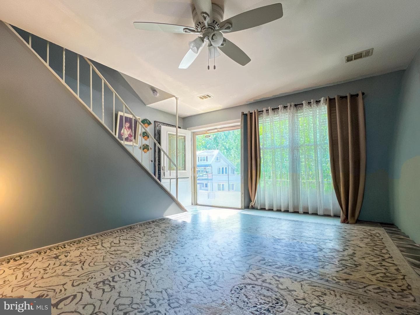 598 Belmawr Place photo 7