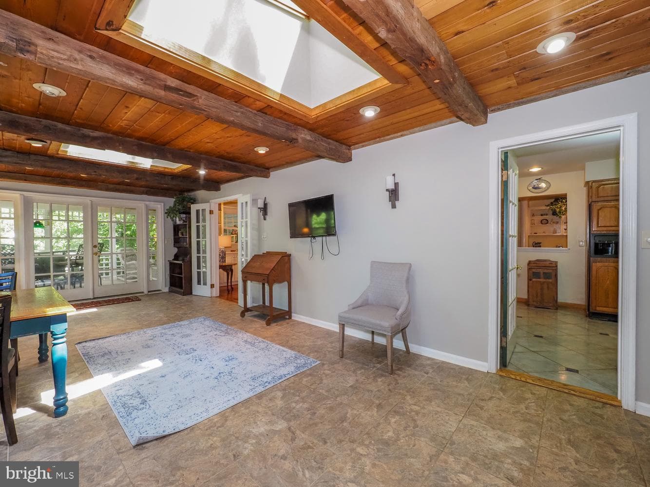 2644 Queen Anne Circle photo 6