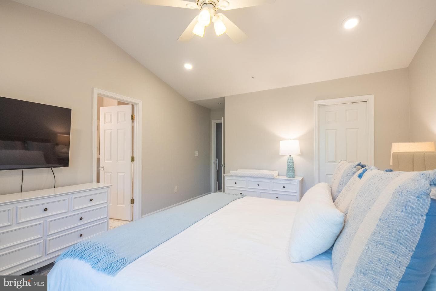 543 Francis Nicholson Way photo 29