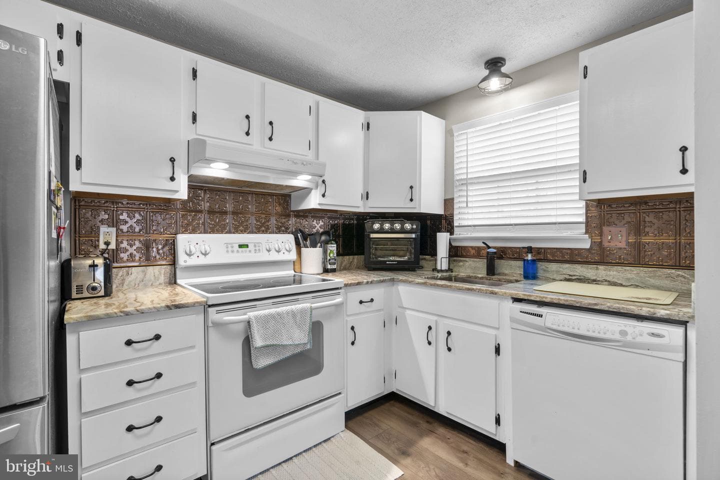 329 Shetlands Lane photo 13