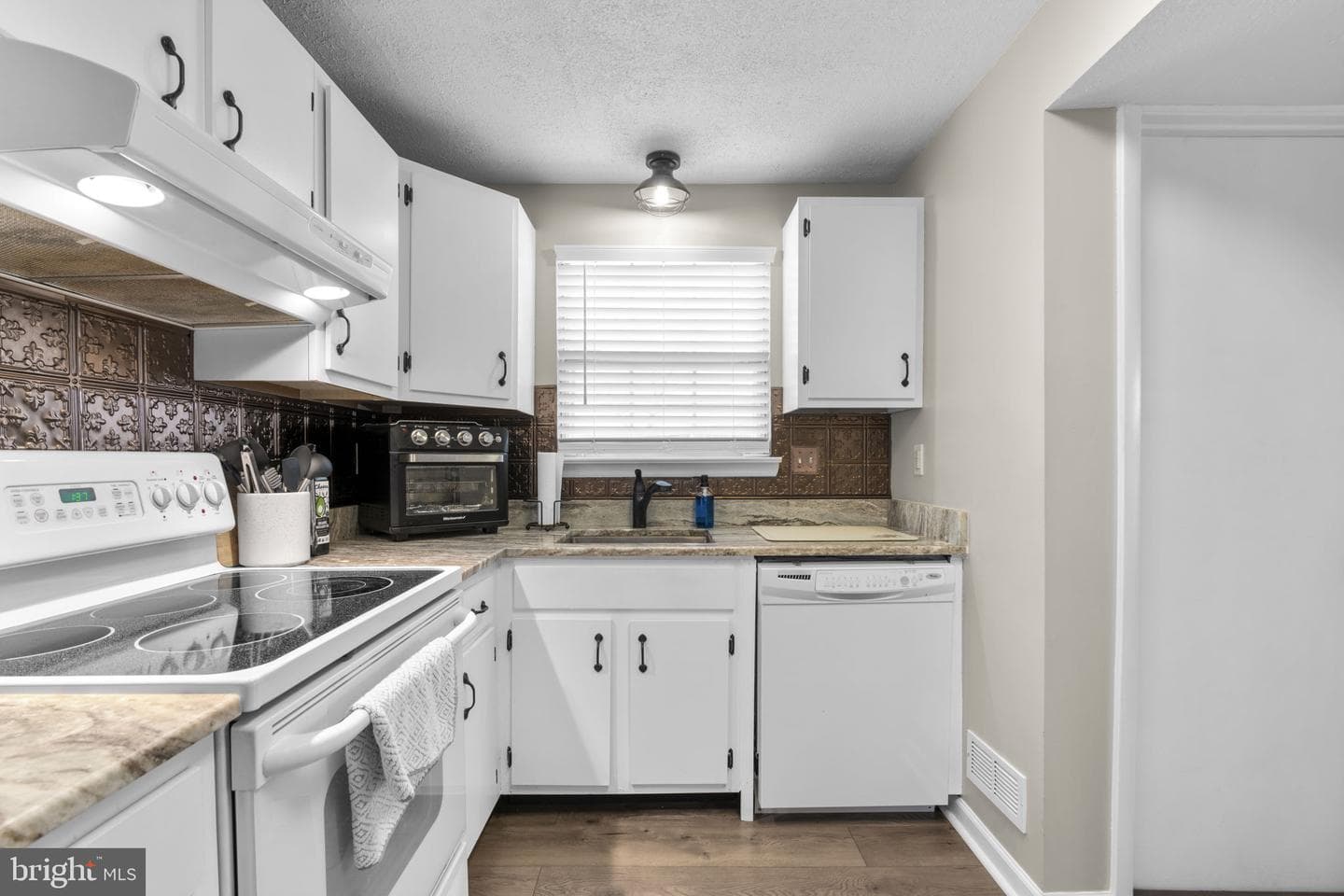 329 Shetlands Lane photo 14