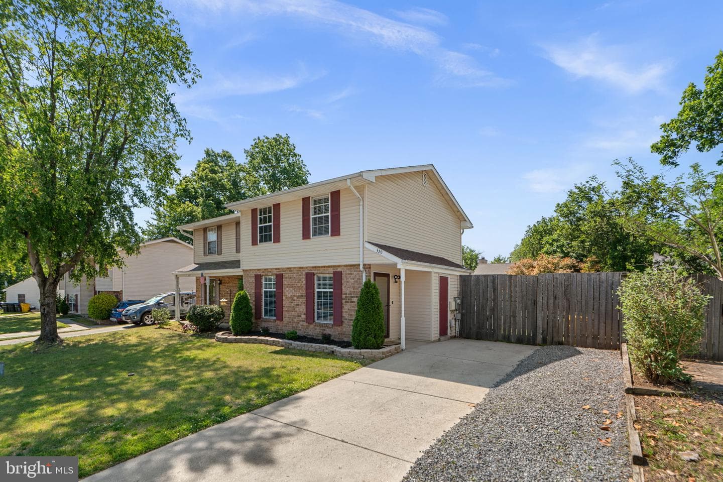 329 Shetlands Lane photo 3