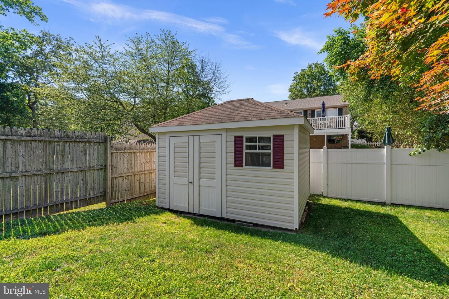 329 Shetlands Lane photo 32