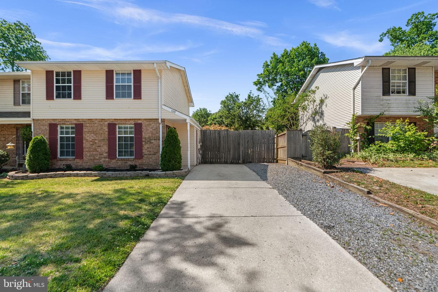 329 Shetlands Lane photo 4
