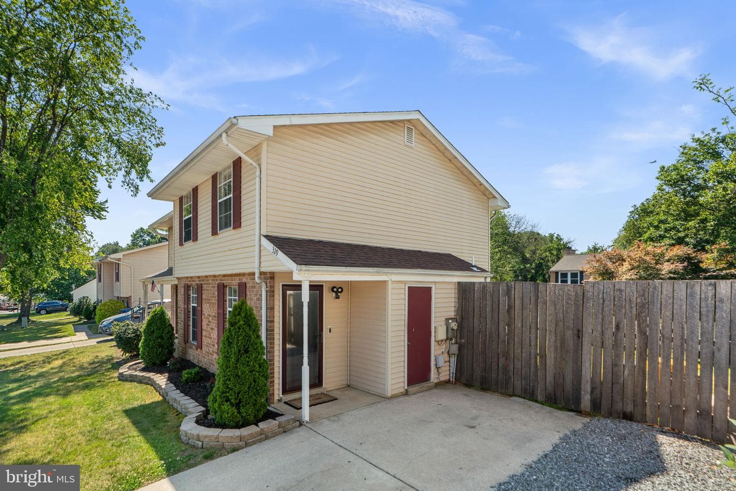 329 Shetlands Lane photo 5