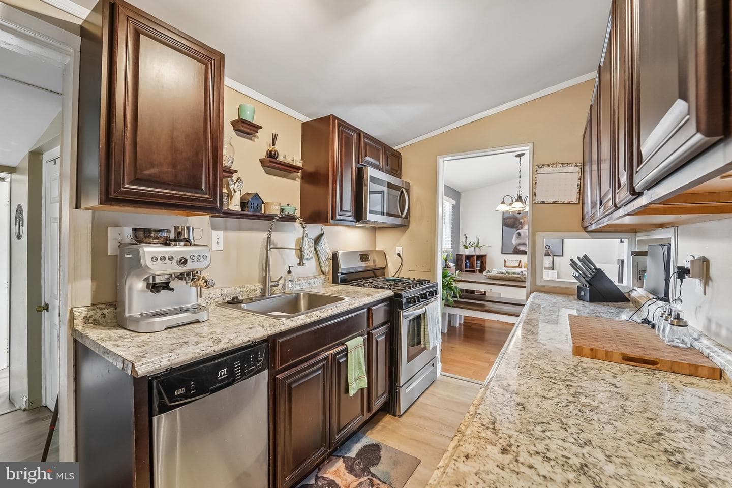1203 Cathedral Dr photo 7