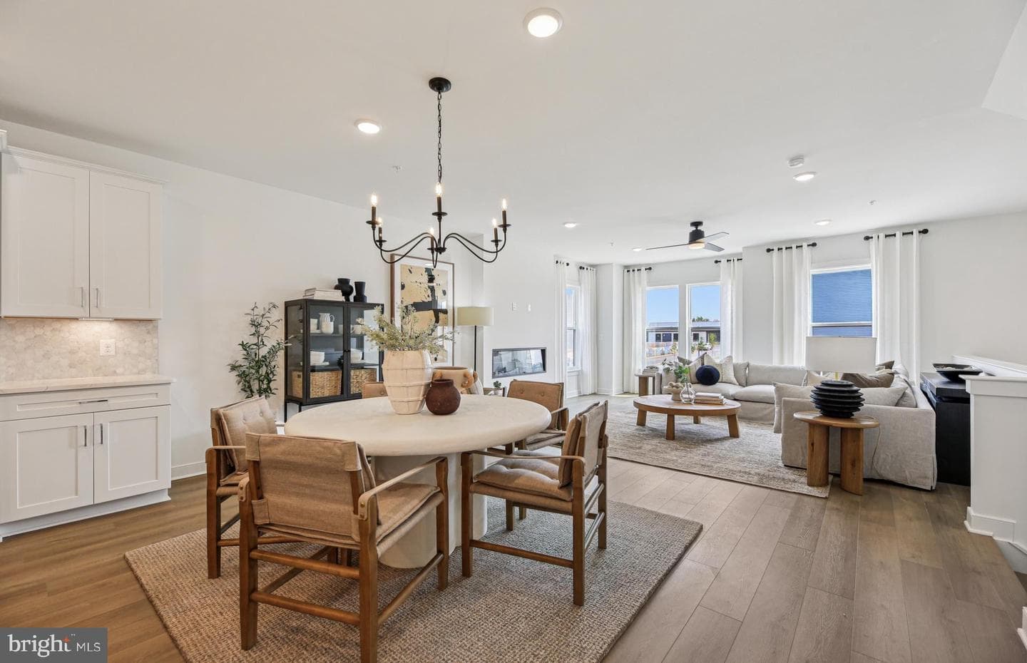 1102 Crested Wood Drive photo 4