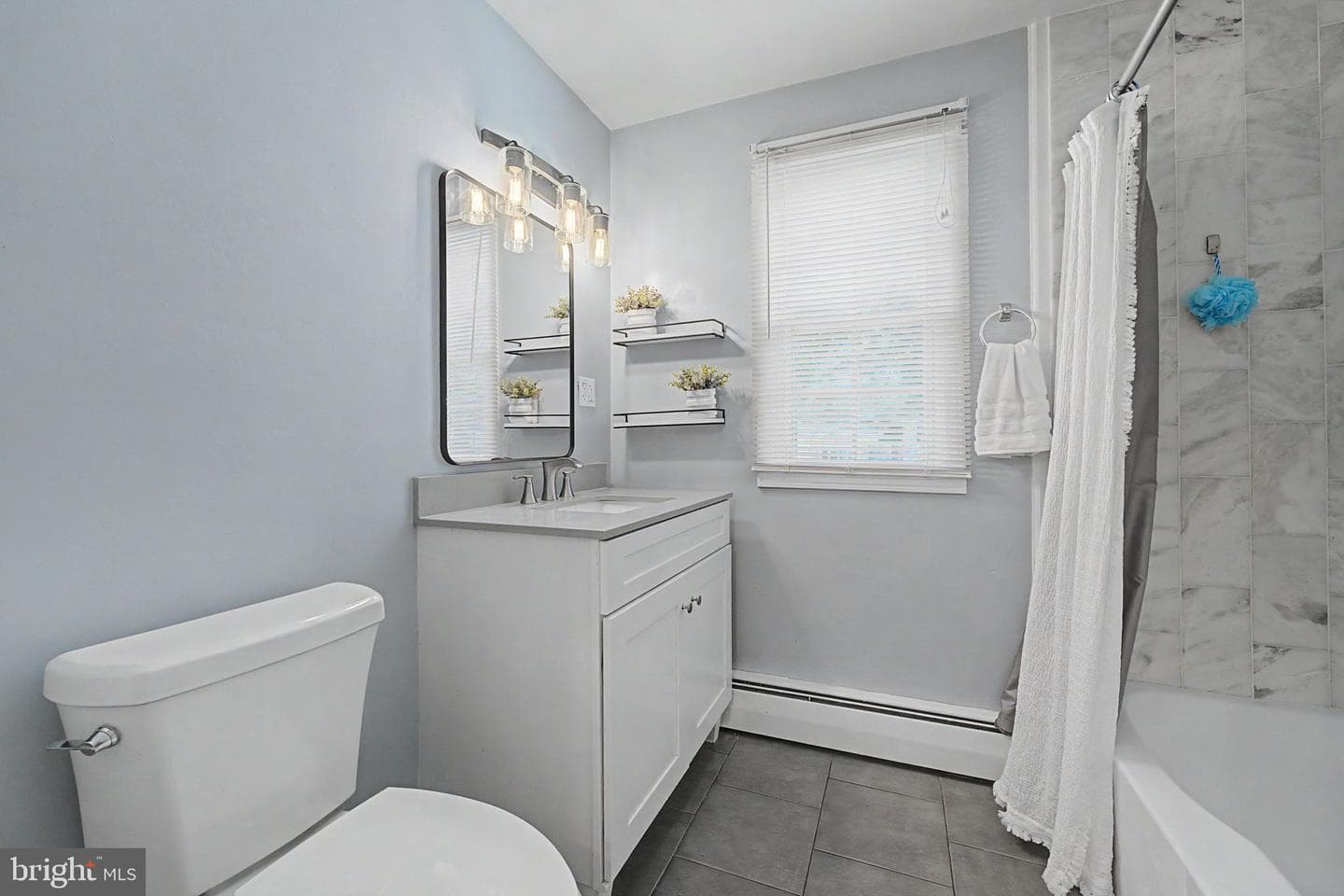 564 Williamsburg Lane photo 13