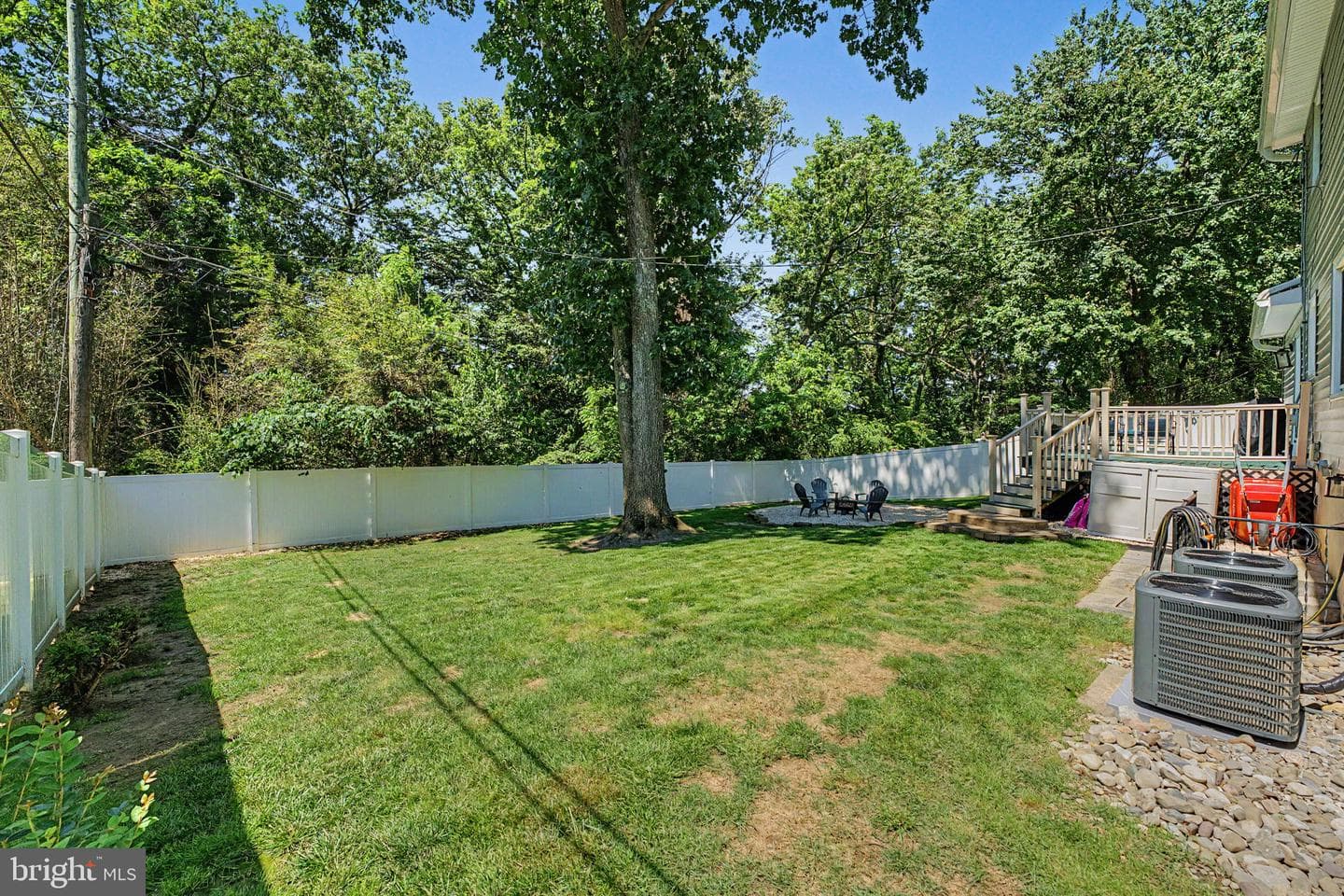 564 Williamsburg Lane photo 17