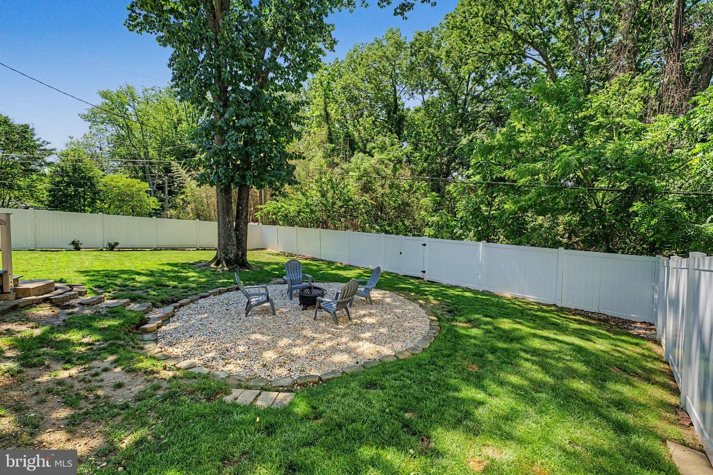 564 Williamsburg Lane photo 18