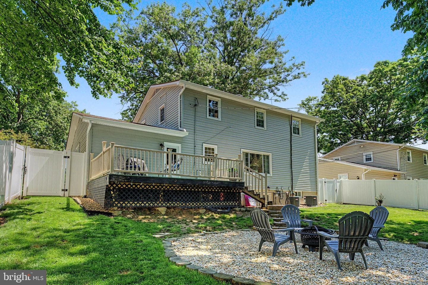 564 Williamsburg Lane photo 19