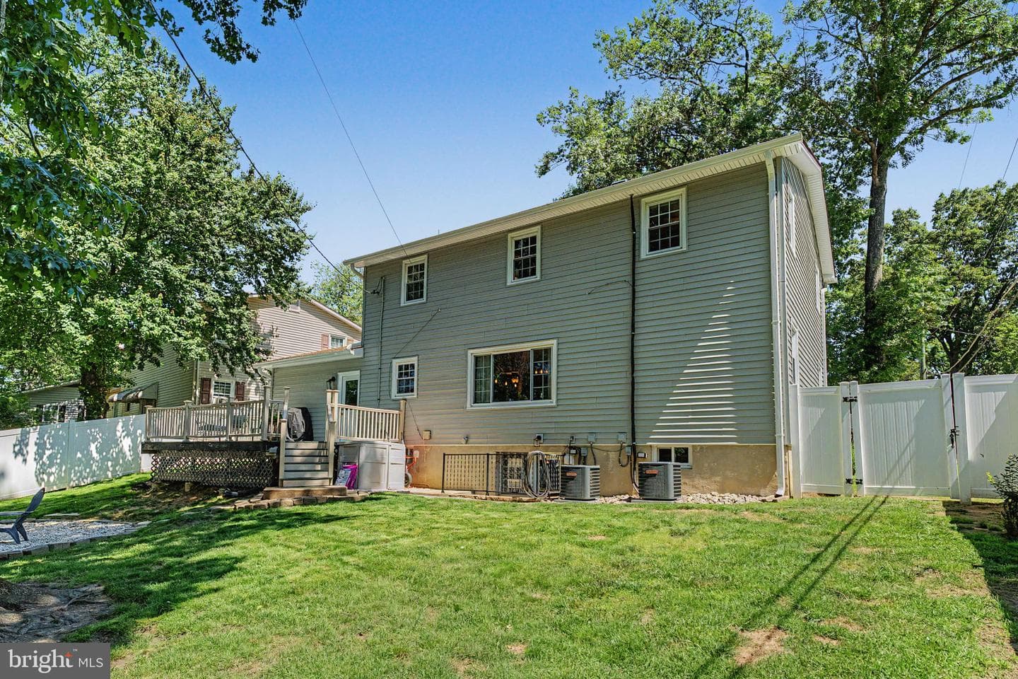 564 Williamsburg Lane photo 20