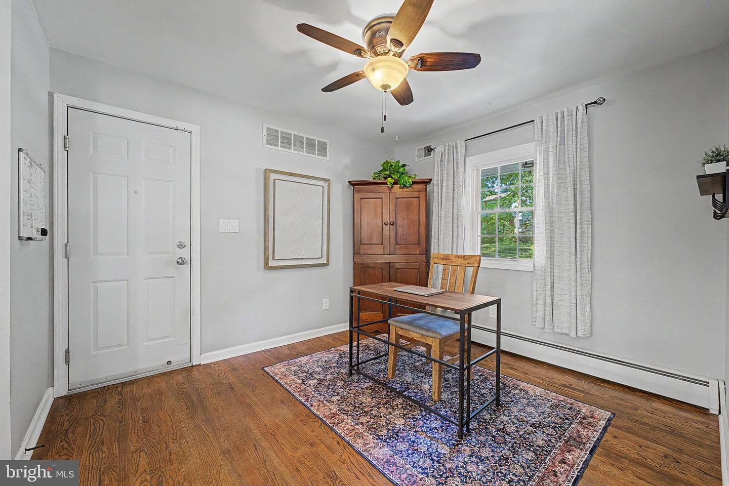 564 Williamsburg Lane photo 31