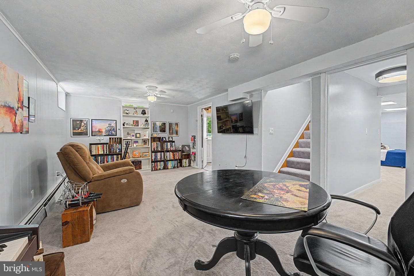 564 Williamsburg Lane photo 35