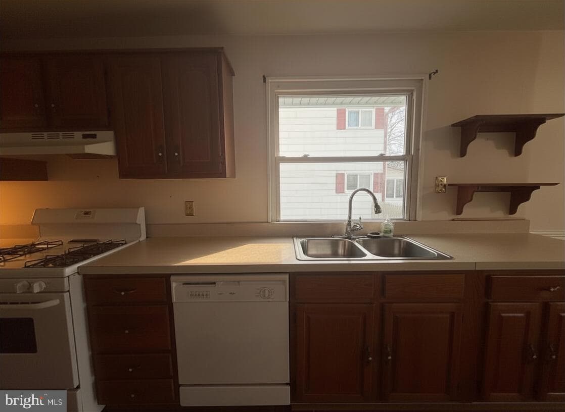 303 Mackintosh Drive photo 7