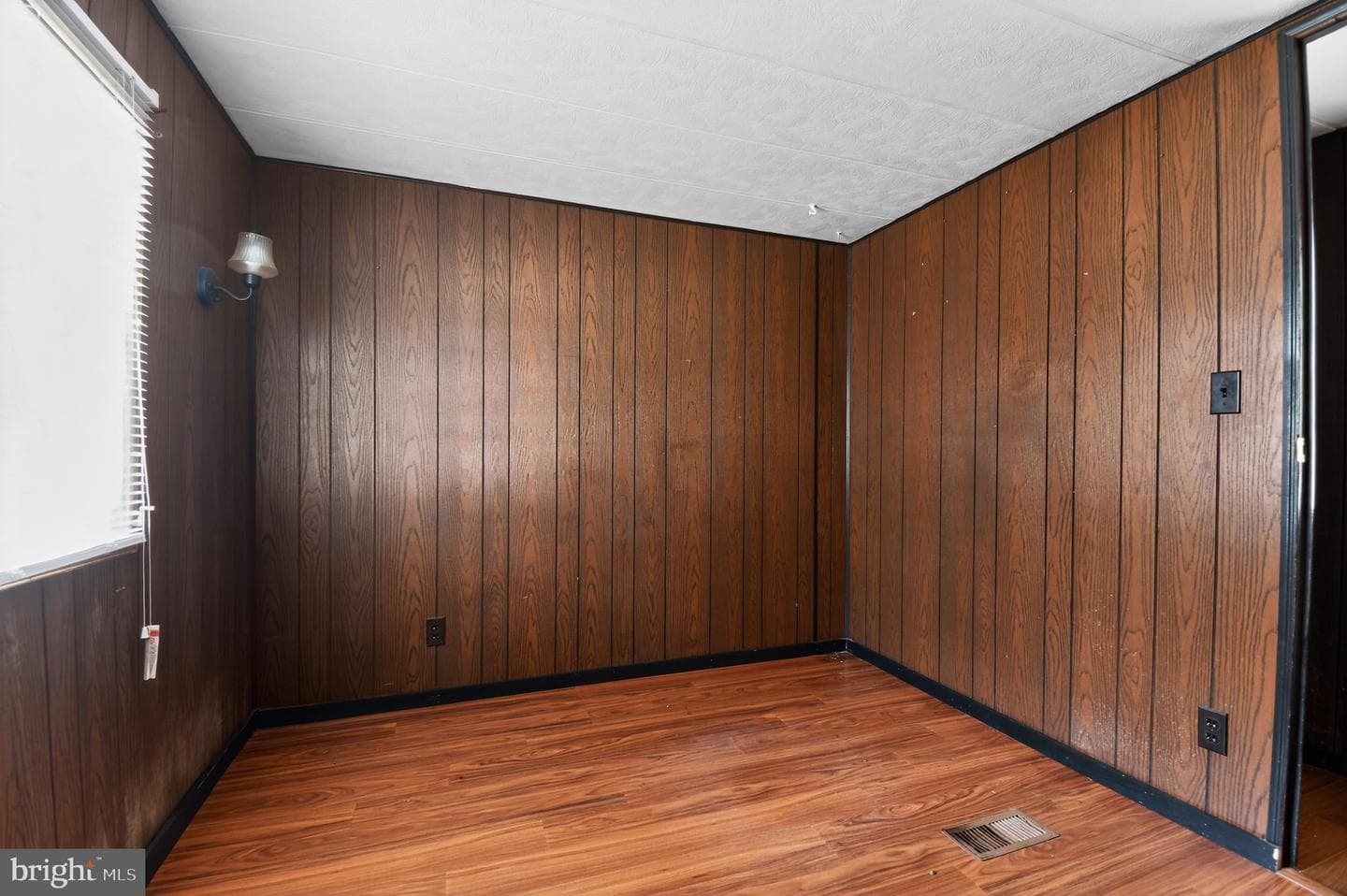 1501 Flanders Lane #i photo 13