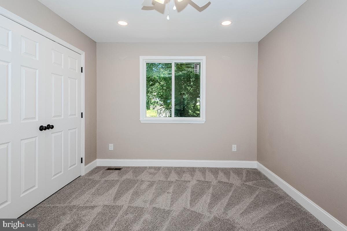 7730 Middlegate Court photo 18