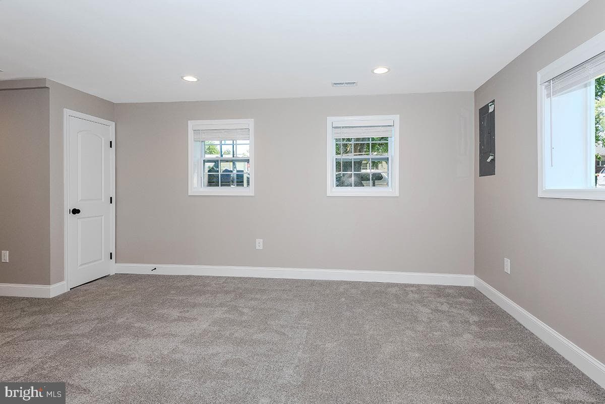 7730 Middlegate Court photo 28