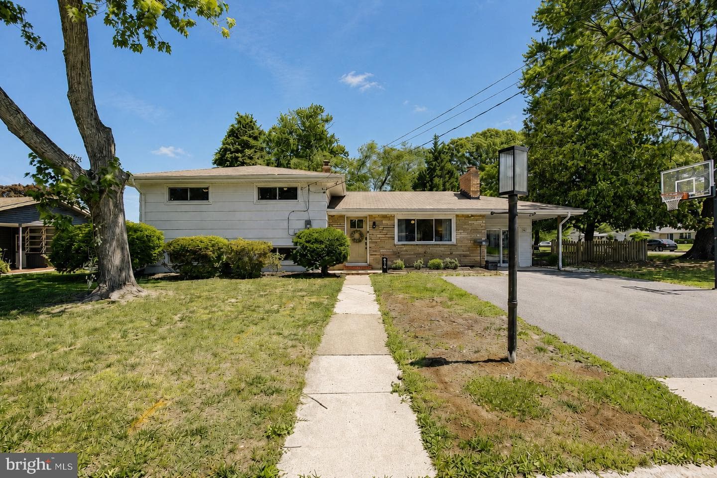 516 White Oak Drive photo 2