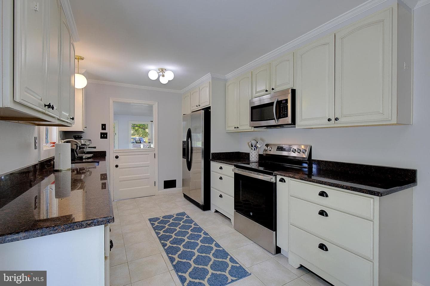 516 White Oak Drive photo 4