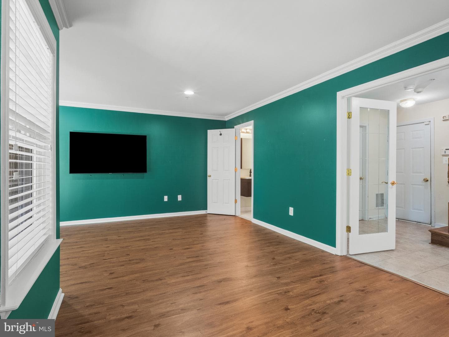 2433 Ogden Square photo 10