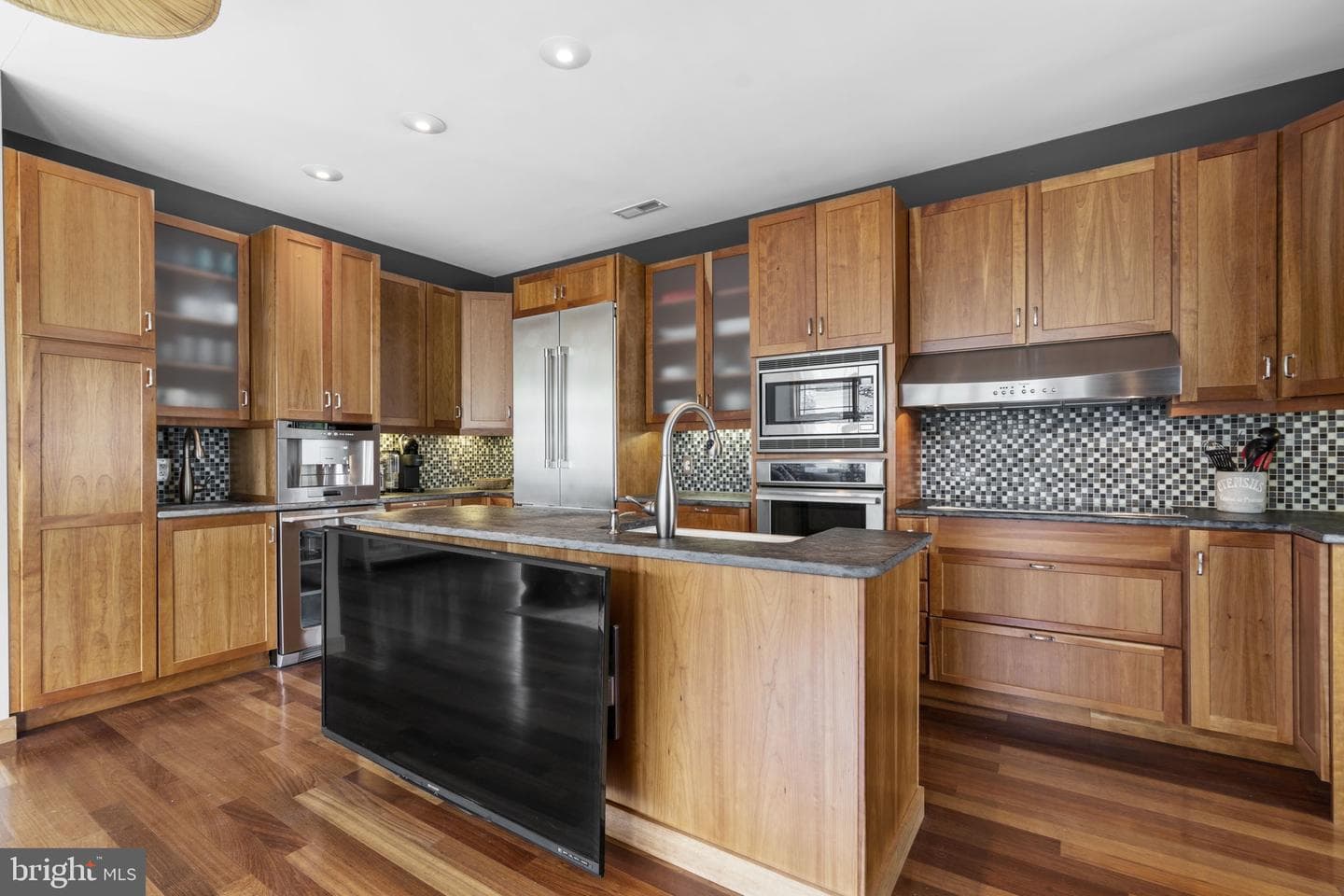 993 Round Bay Road photo 11