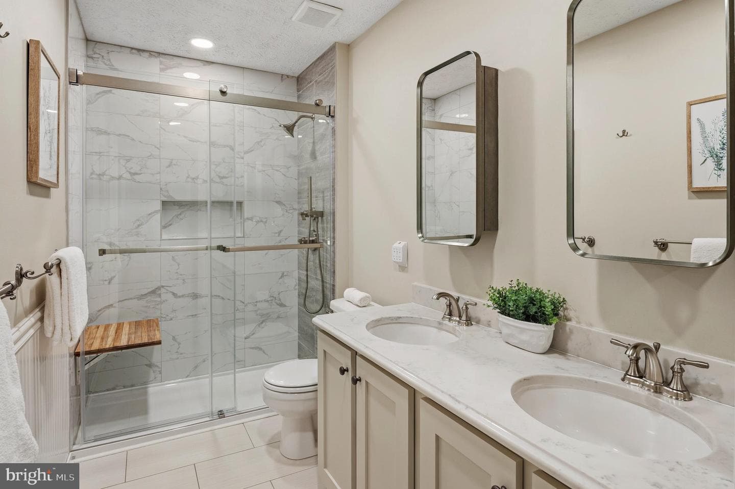 205 Foxridge Court photo 24