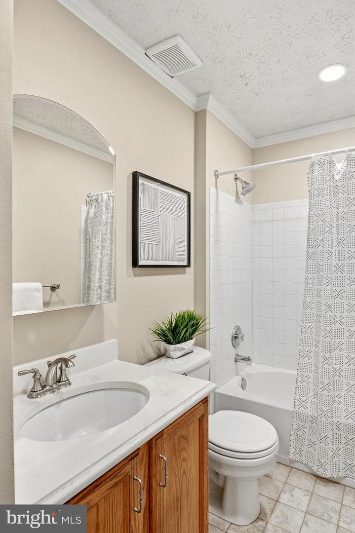 205 Foxridge Court photo 32