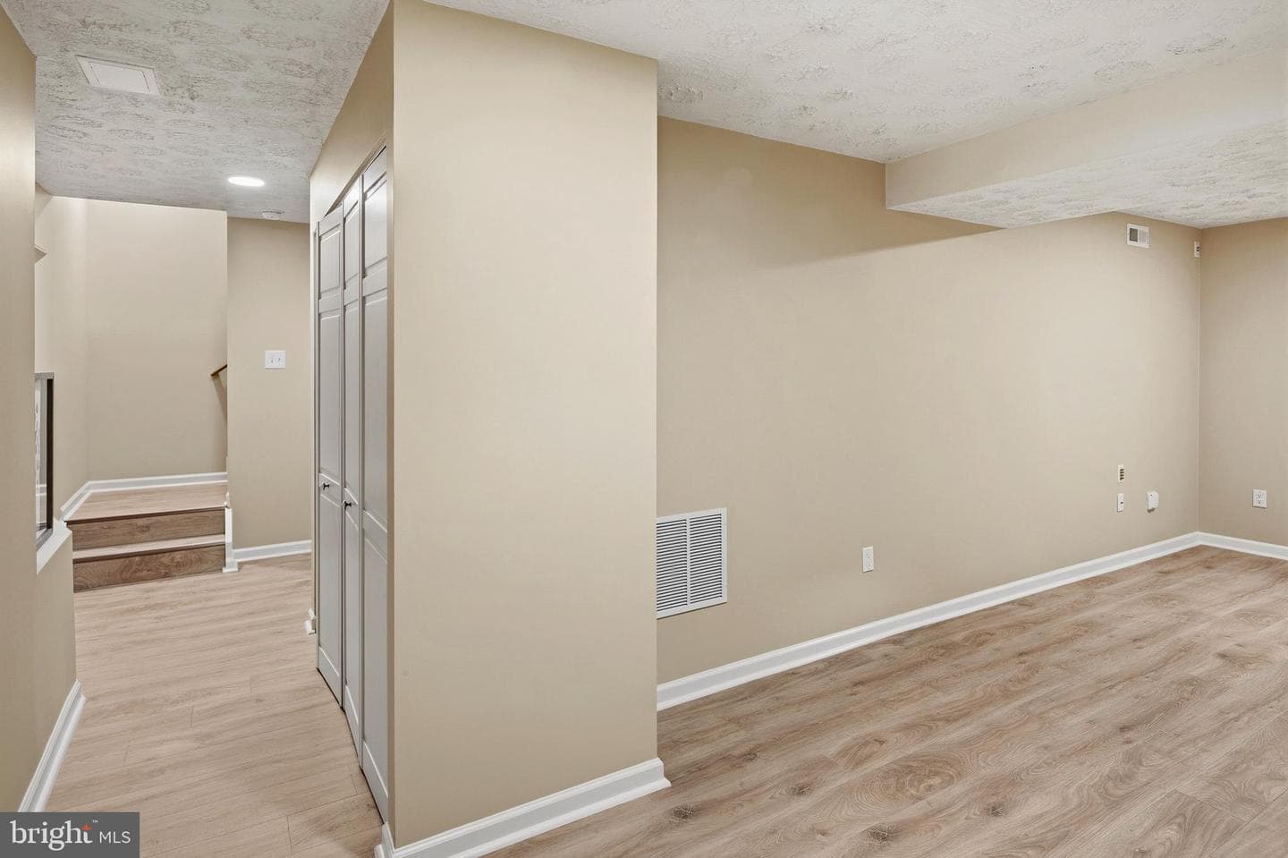 205 Foxridge Court photo 34