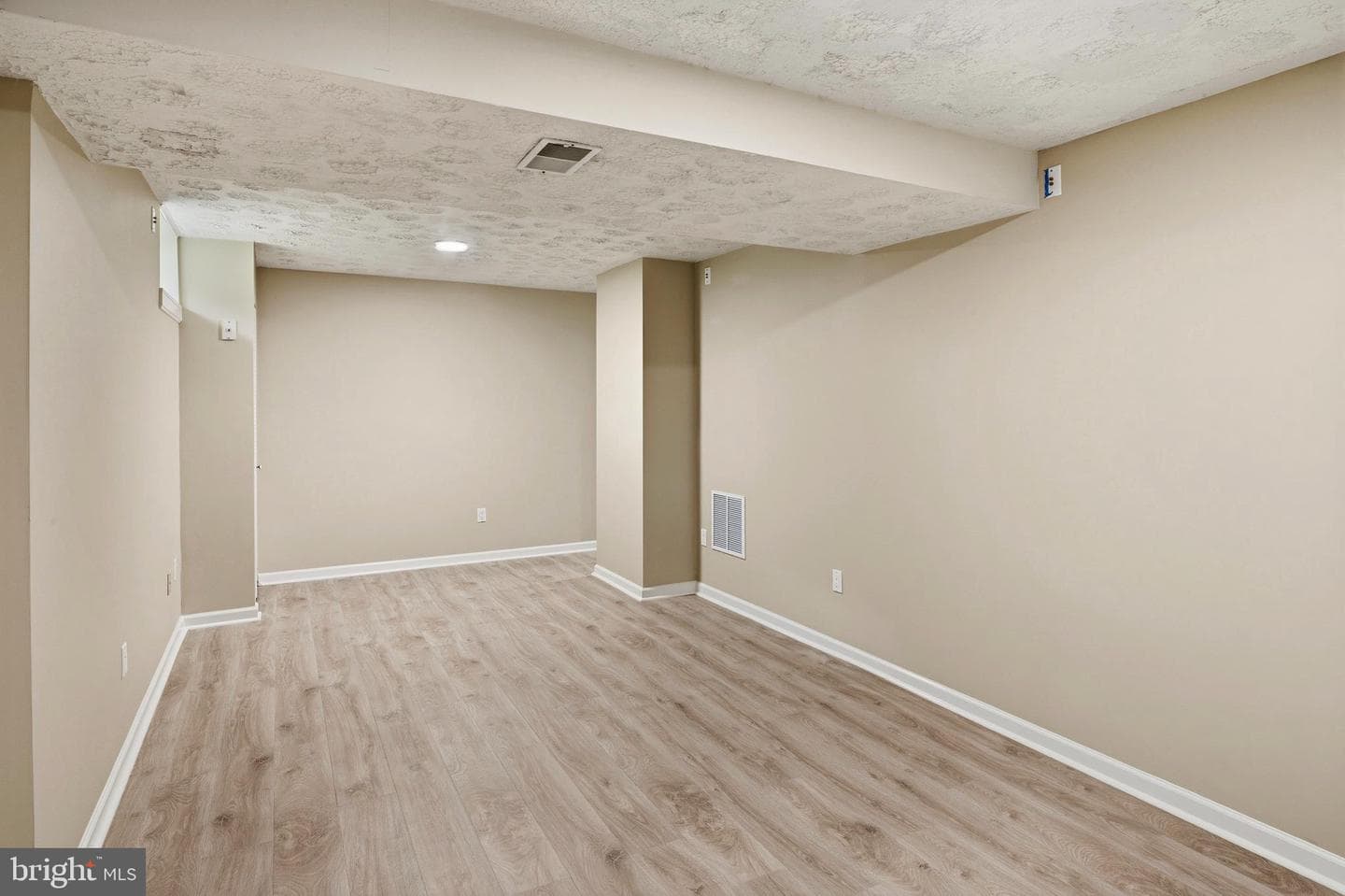 205 Foxridge Court photo 36