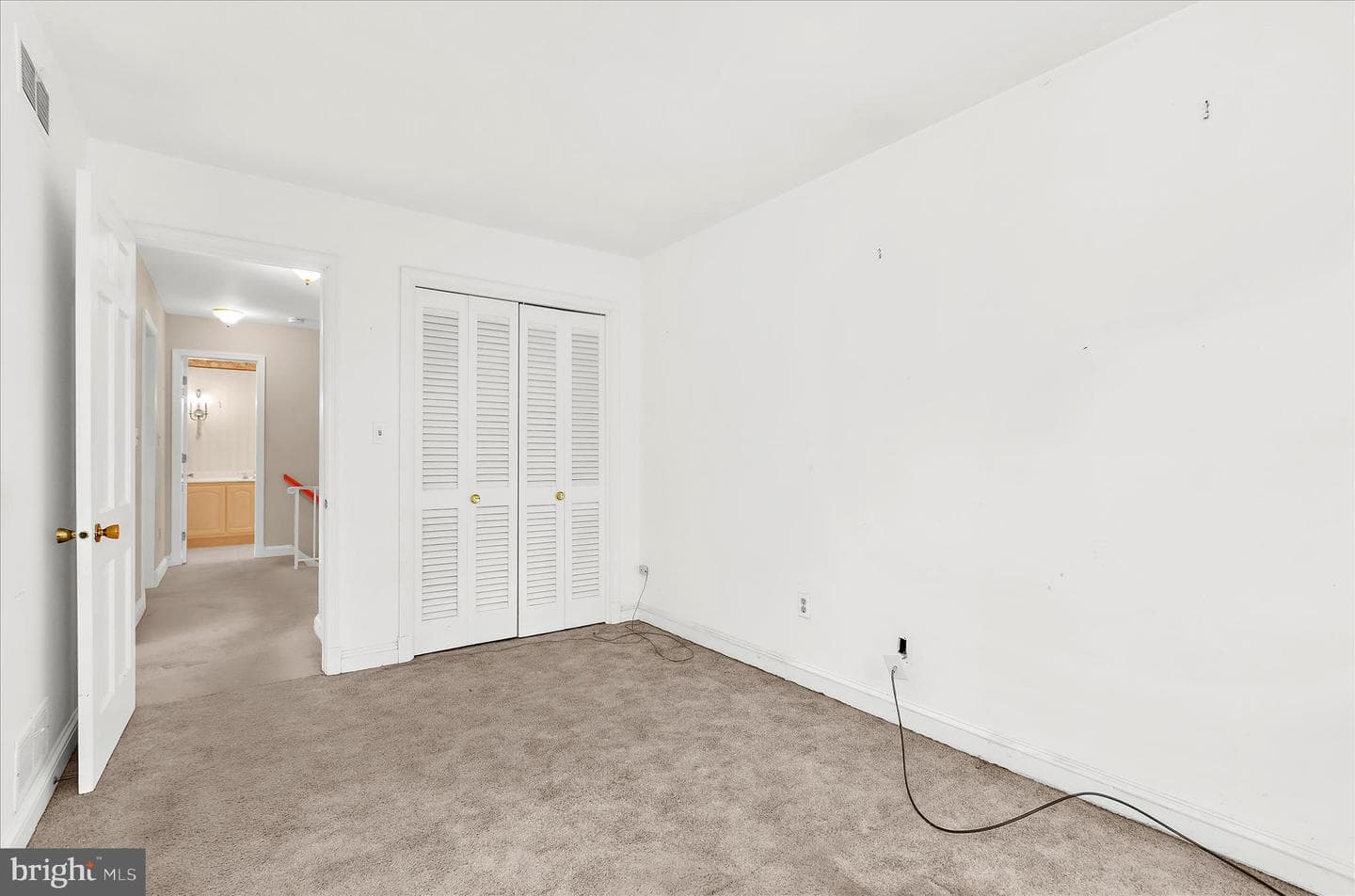 537 Devonshire Court photo 40