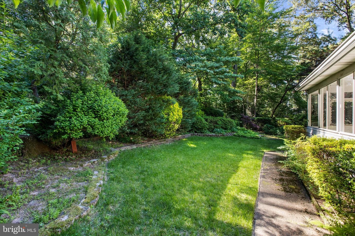 537 Devonshire Court photo 50