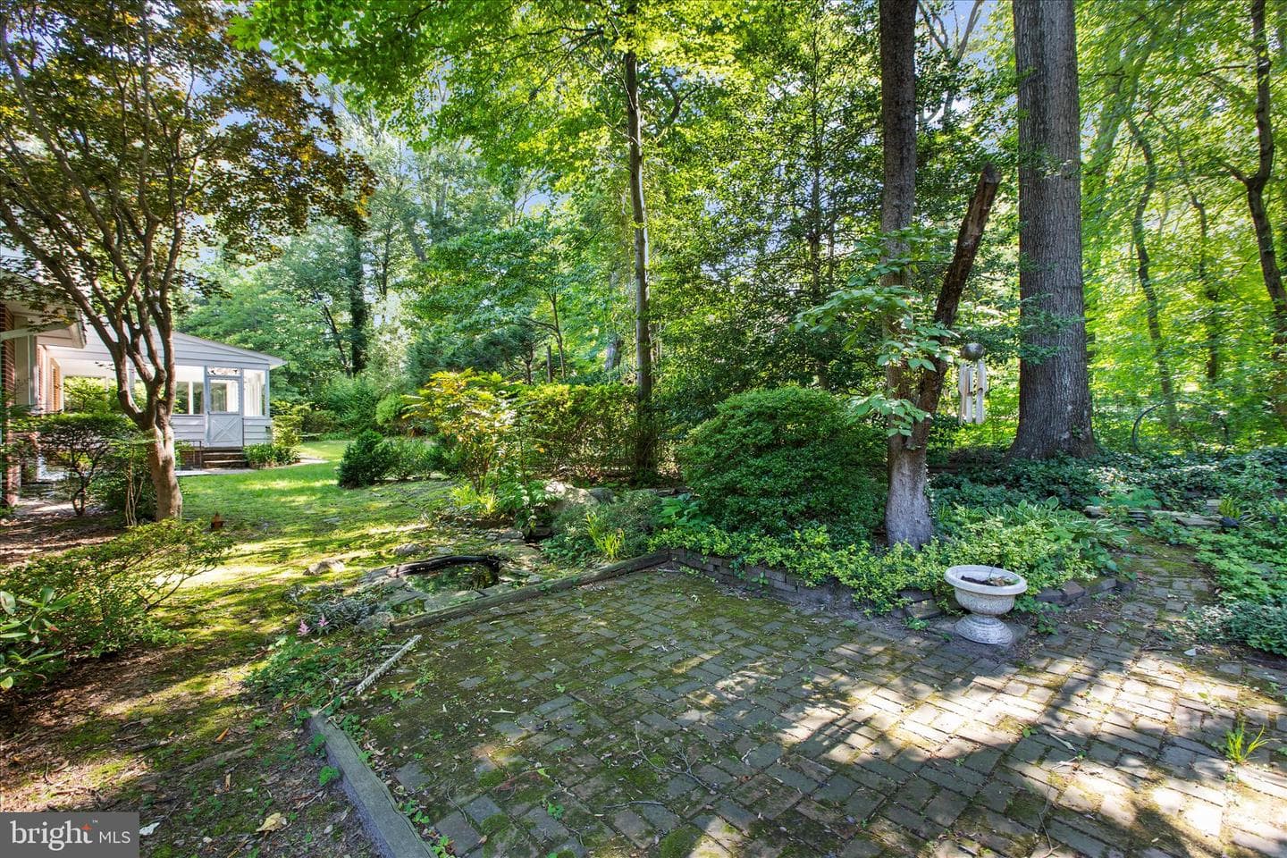 537 Devonshire Court photo 51