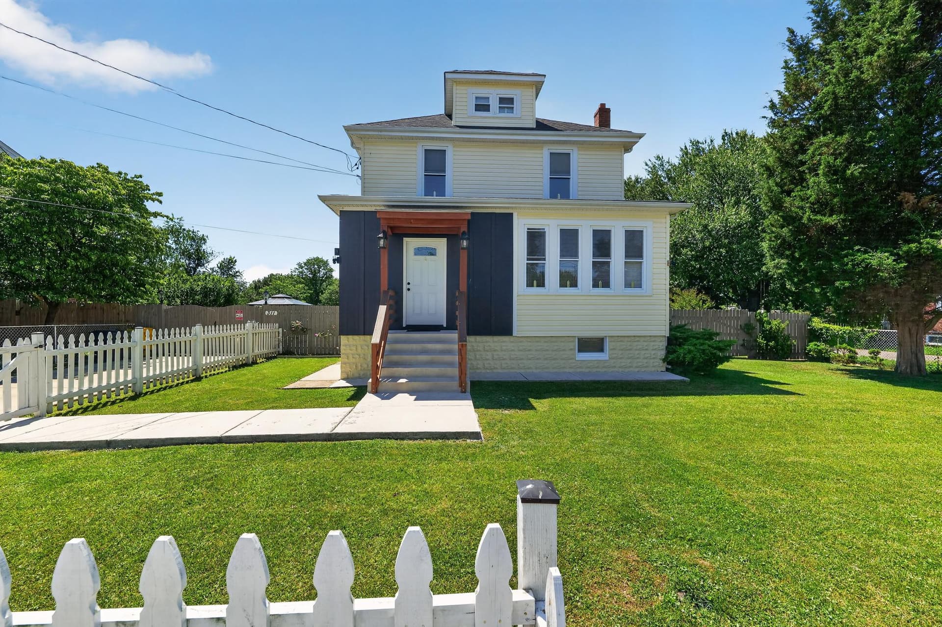 311 Townsend Avenue photo 3
